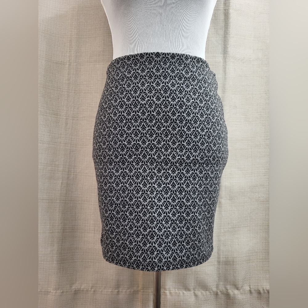 Ann Taylor Loft Women's Mini Pencil‎ Skirt Gray Black Stretch Floral Size Small